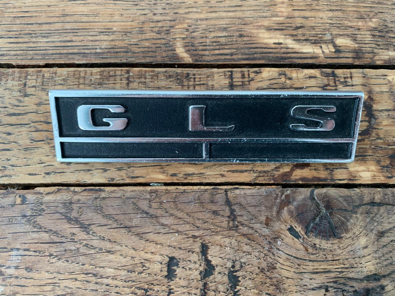 Badge "GLS" SIMCA 1000 LesAnciennes.com