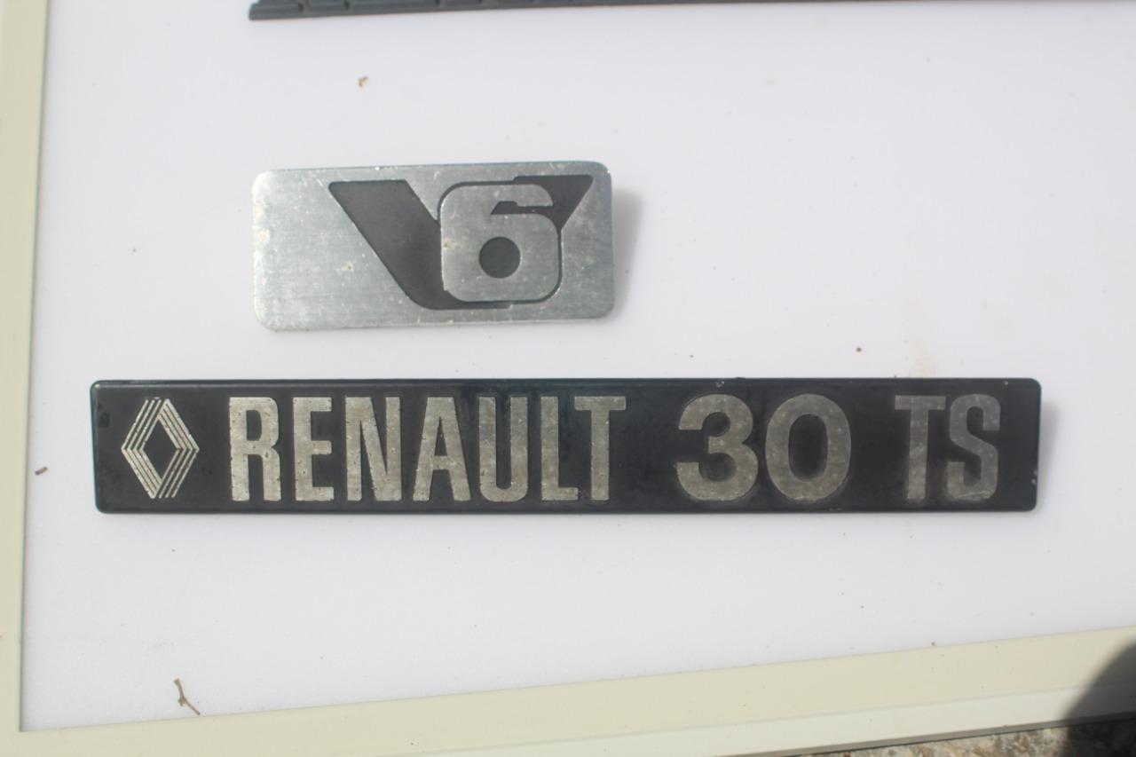 Logo RENAULT 30 (R30) V6 LesAnciennes.com