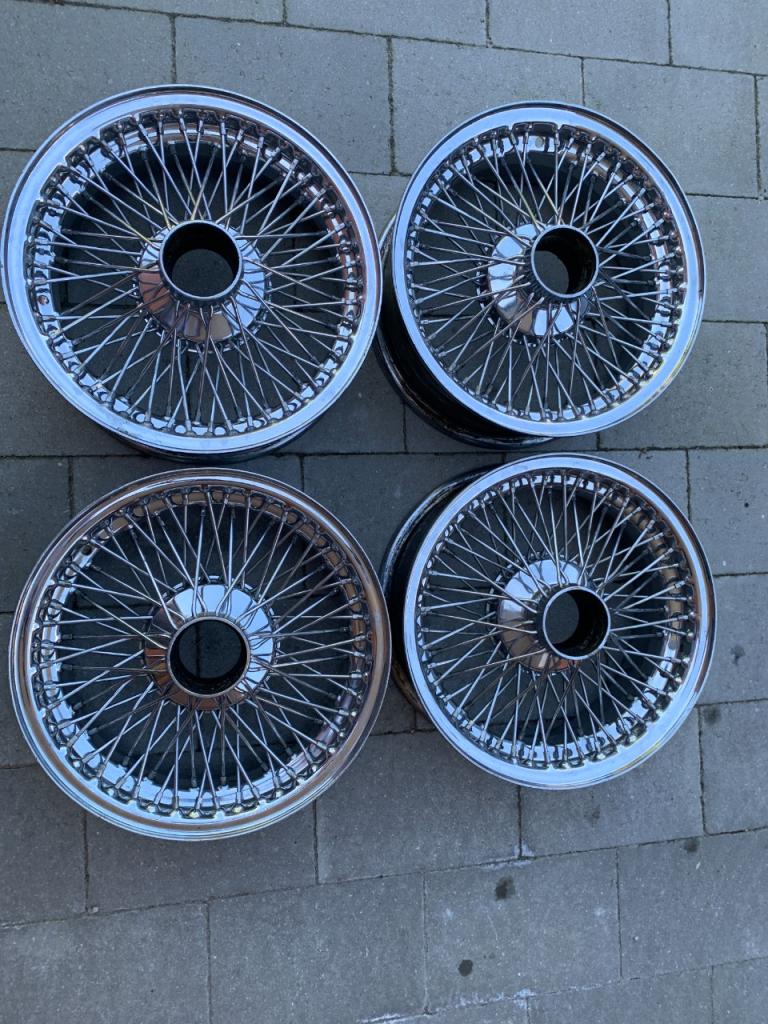 Pièces JAGUAR Type E 4.2 lot de 4 jantes à rayons LesAnciennes.com
