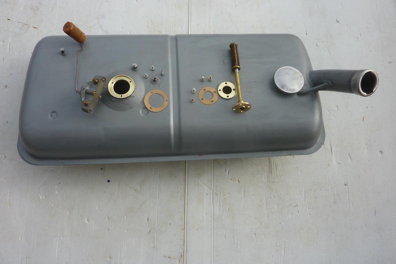 Réservoir essence SIMCA 8 LesAnciennes.com