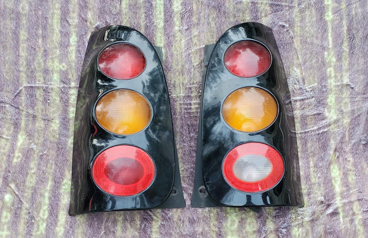 Feux arrière droit & gauche SMART fortwo 2 1er mod LesAnciennes.com