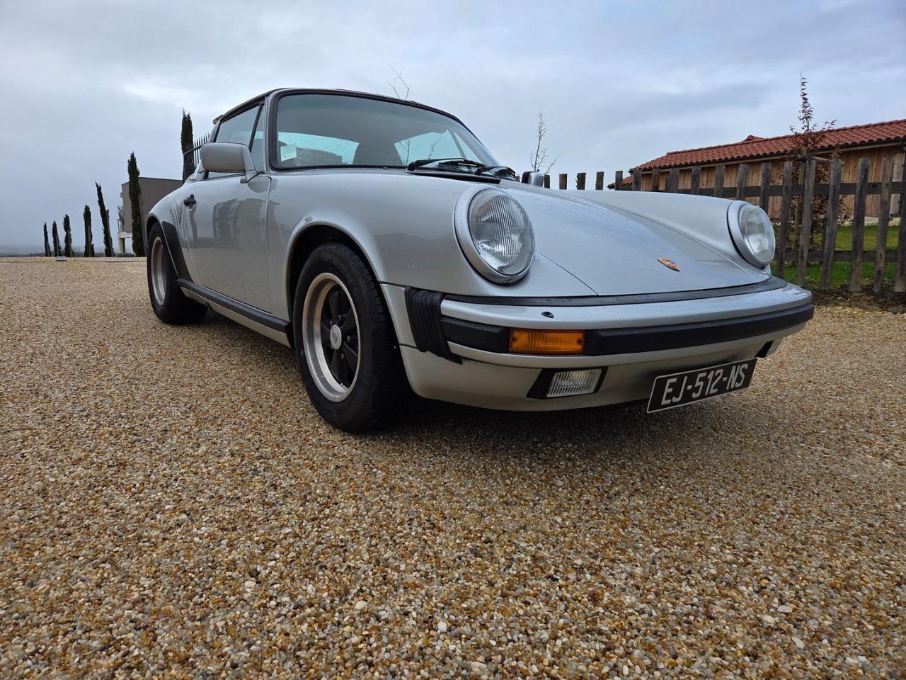 PORSCHE 911 targa 3.2 carrera - 1985 LesAnciennes.com