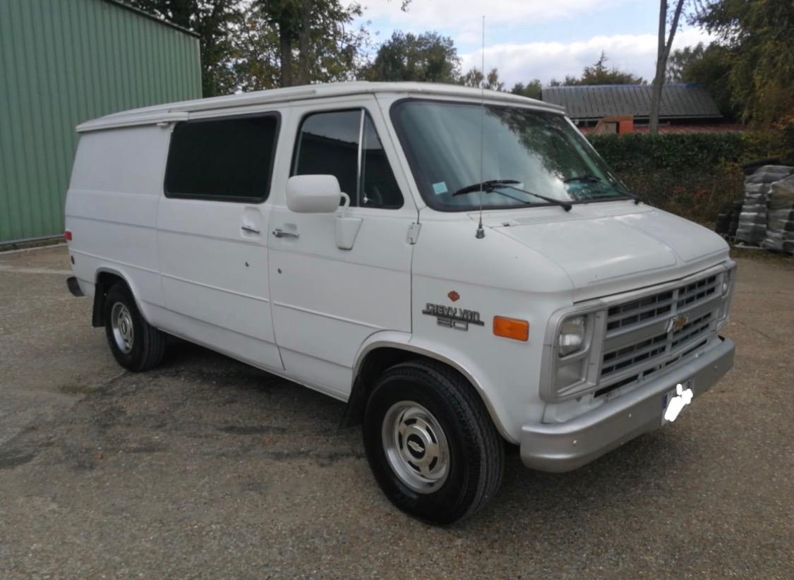 CHEVROLET Chevy Van G20 - 1990 LesAnciennes.com