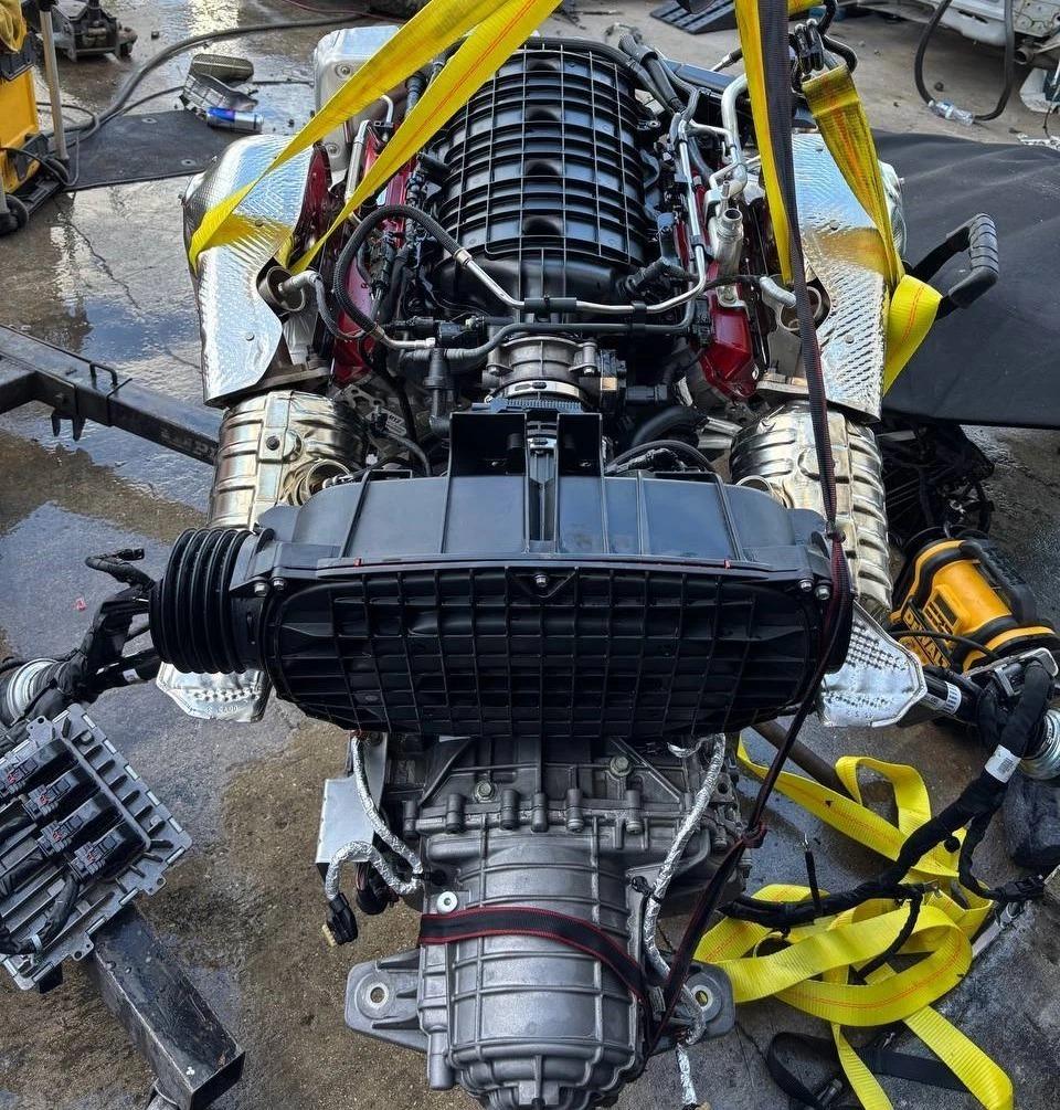 Pièces Chevrolet Corvette Stingray 2024, moteur V8 LesAnciennes.com