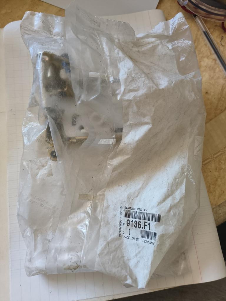 Serrure porte avant Citroën Saxo LesAnciennes.com