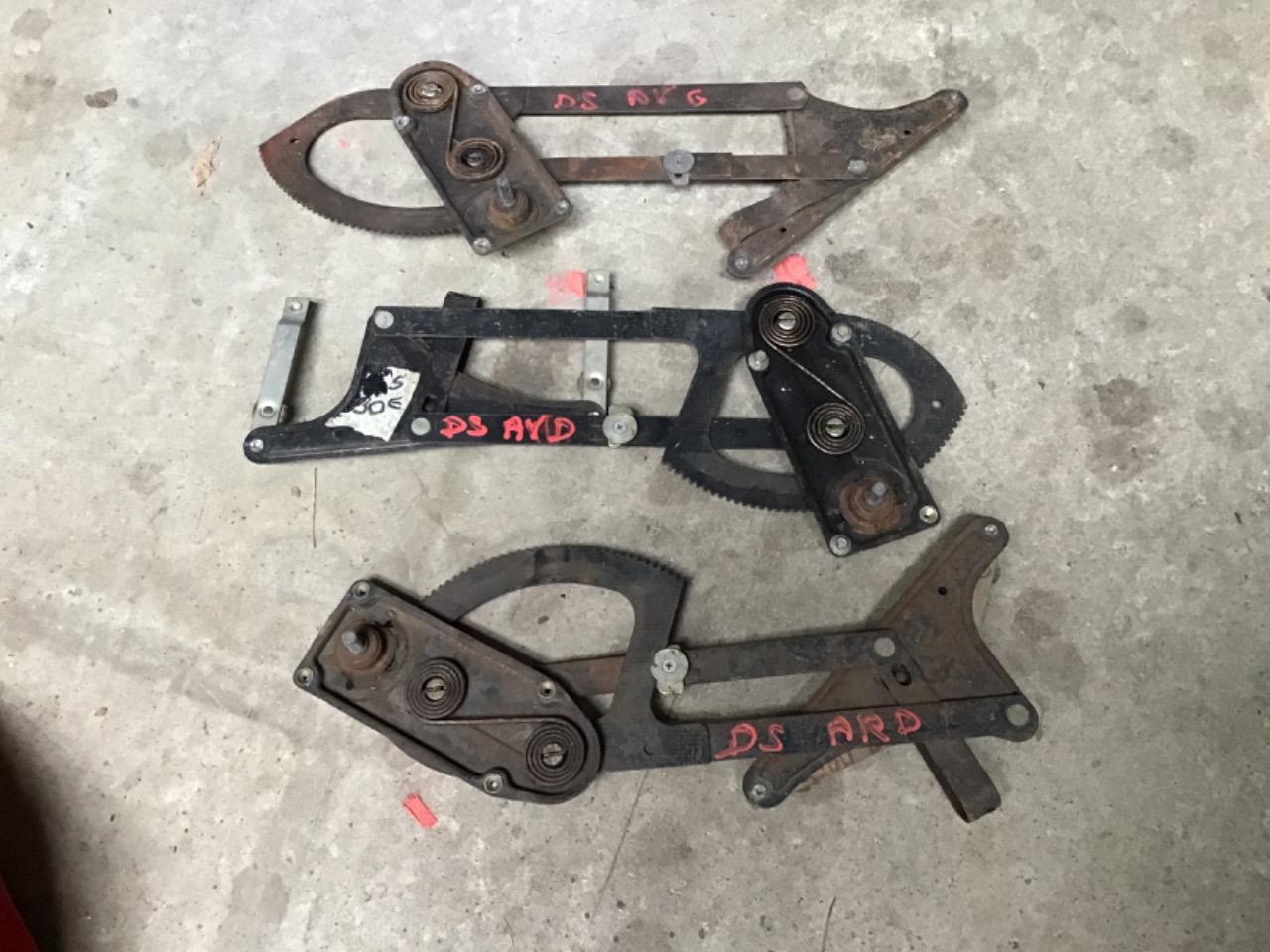 CRÉMAILLÈRES VITRES AV/AR CITROEN DS LesAnciennes.com