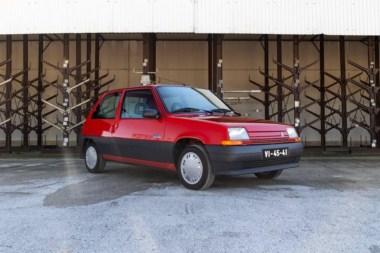 1990 Renault ‘Supercinq’ 5TL Saga LesAnciennes.com