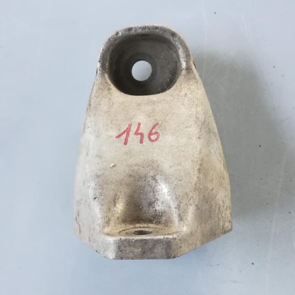 Support moteur pour Maserati Indy LesAnciennes.com