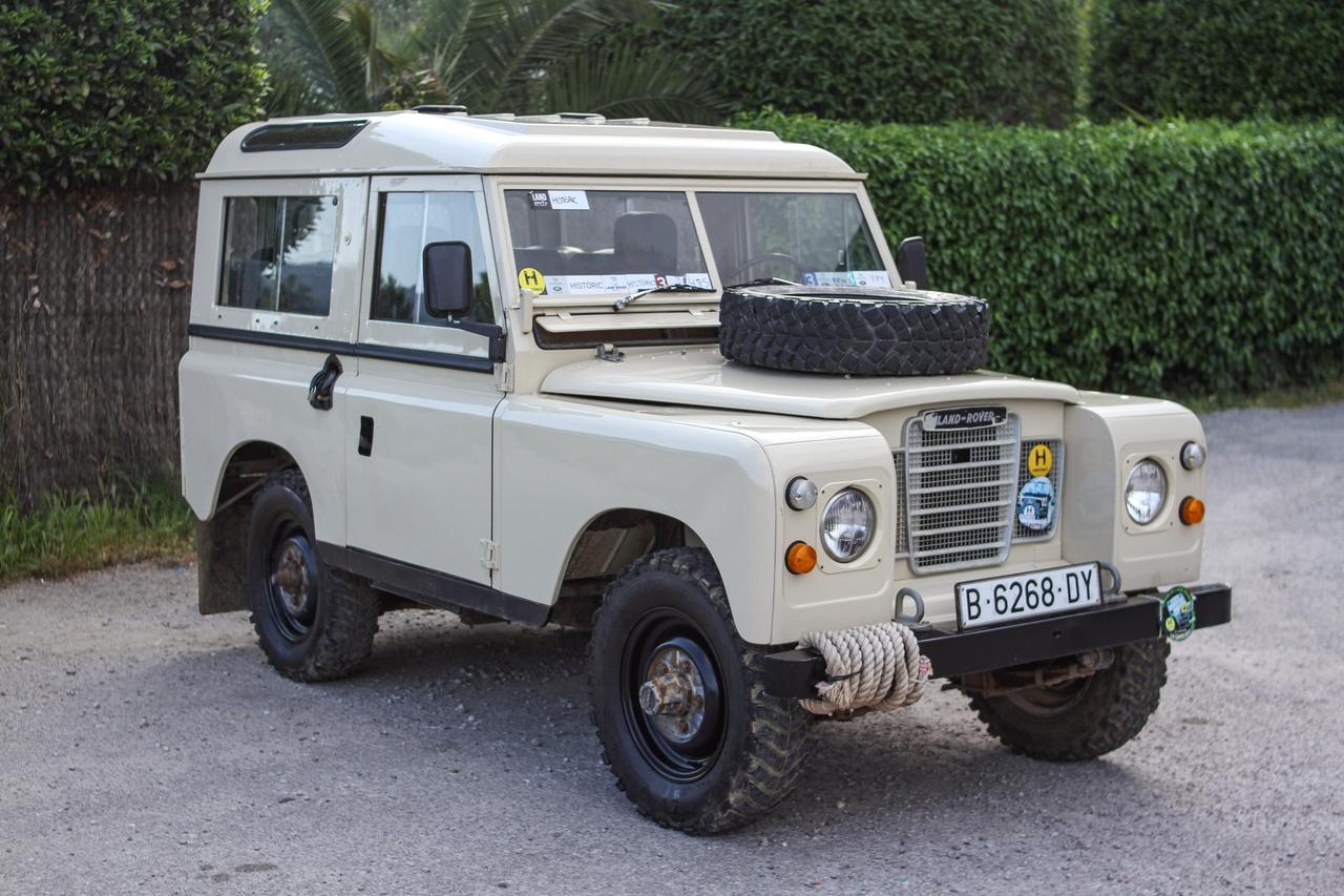 1980 Land Rover Santana Series III 88” LesAnciennes.com