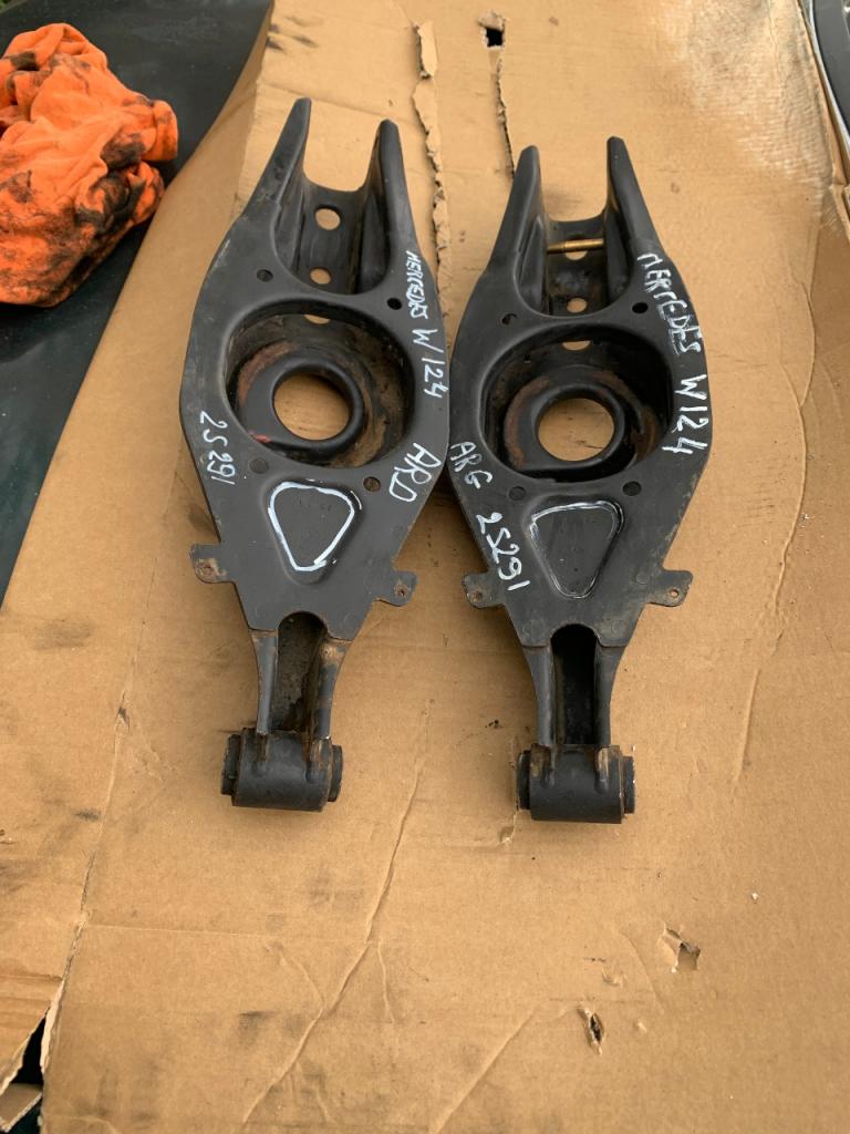 Bras arriéré MERCEDES W 124 LesAnciennes.com