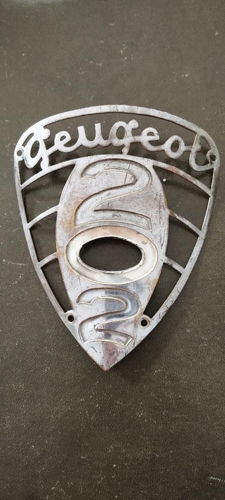 Monogramme PEUGEOT 202 LesAnciennes.com
