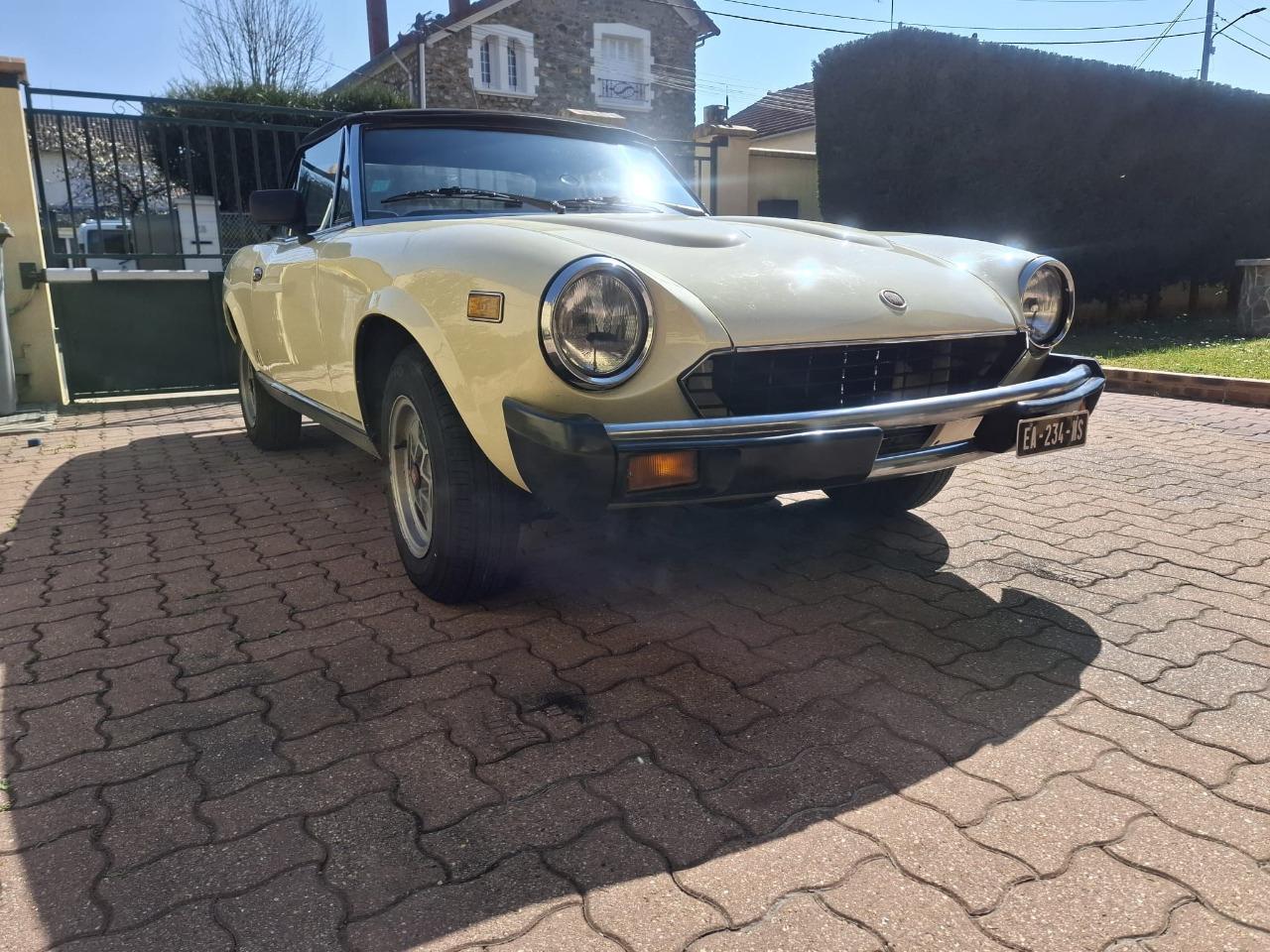 FIAT 124 Spider CSO - 1981 LesAnciennes.com