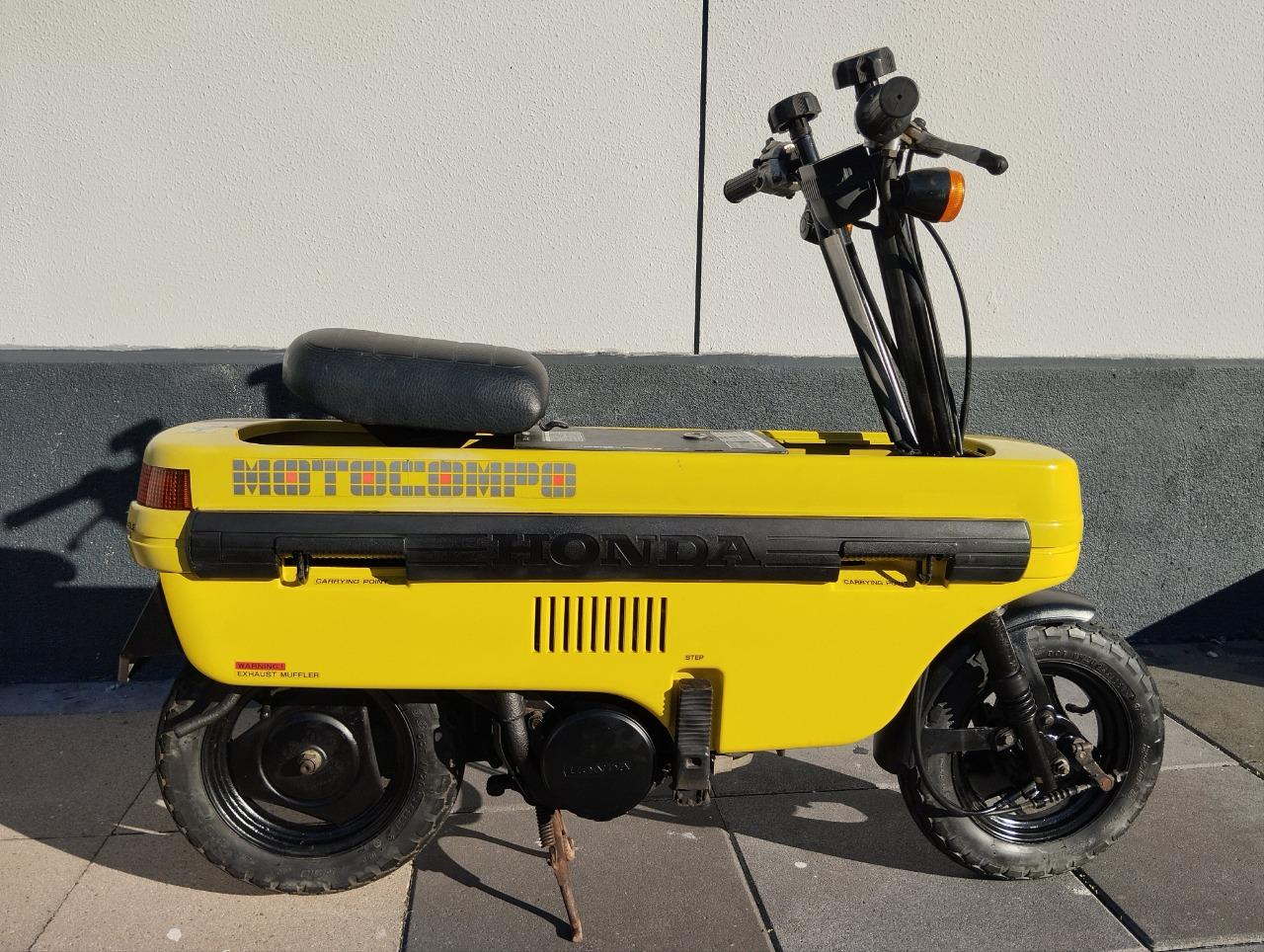 HONDA Honda Motocompo NCZ50 - 1981 LesAnciennes.com