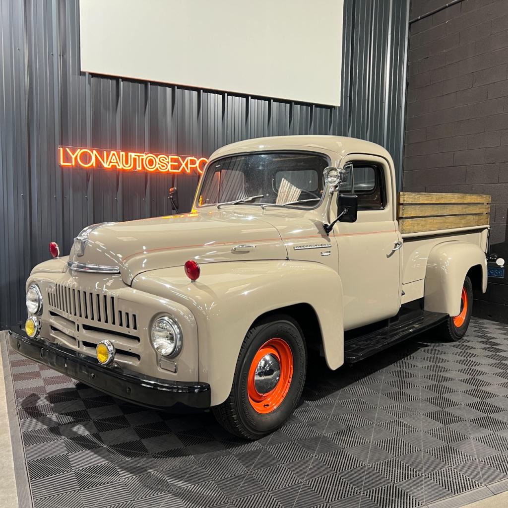 INTERNATIONAL H. L-SERIES L110 - 1950 LesAnciennes.com