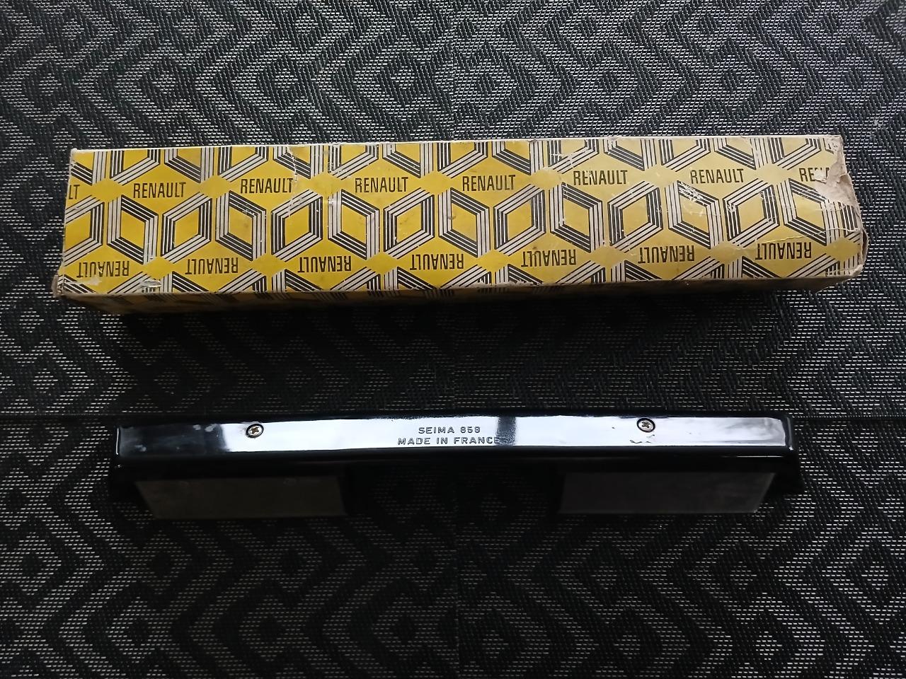 Couvercle éclaireur de plaque RENAULT 6 (R6) LesAnciennes.com