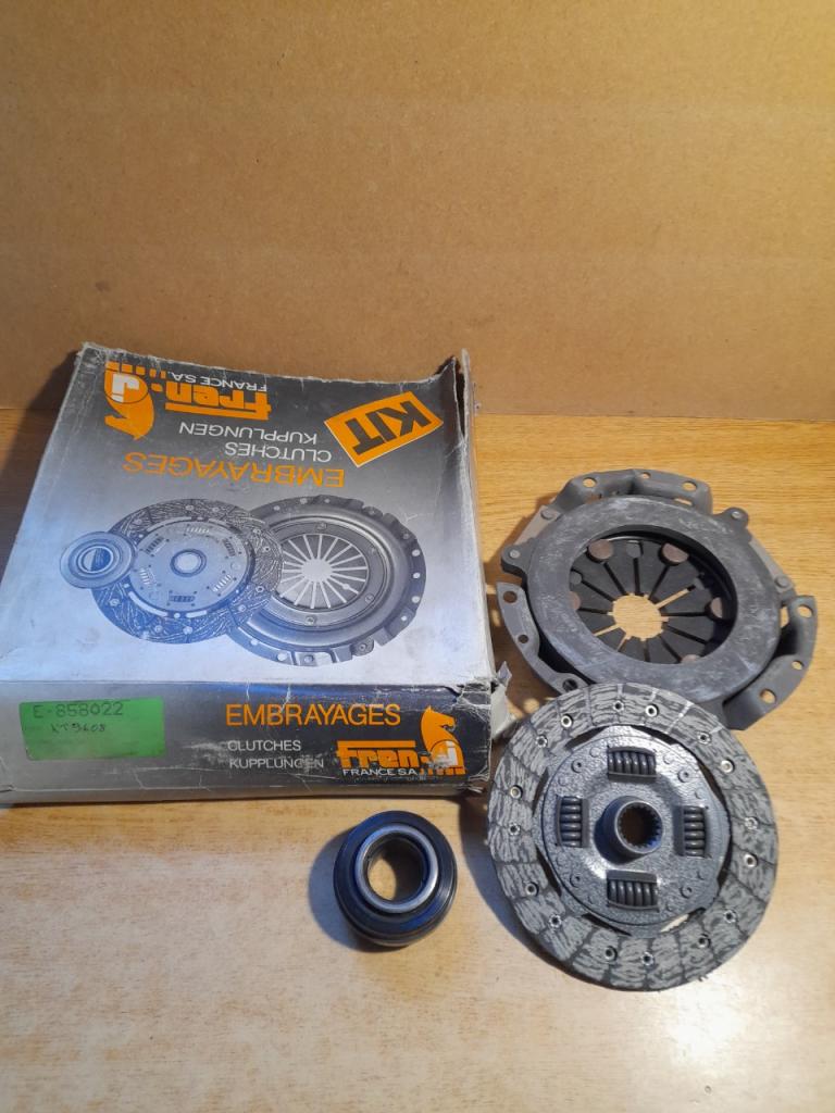 Kit embrayage Ford Escort MK1 940-1100-1300 858022 LesAnciennes.com