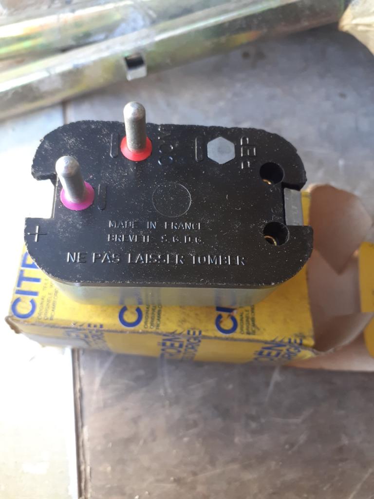 Relais CITROEN 2CV LesAnciennes.com