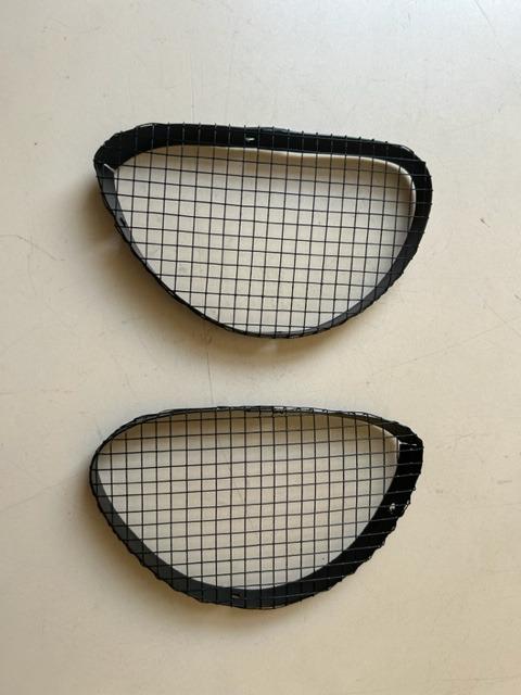 Grilles d'entrée d'air pour Ferrari 308 et 328 LesAnciennes.com