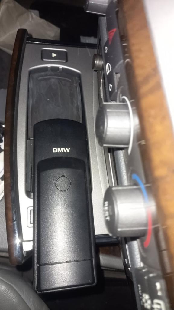 Téléphone de voiture BMW 2000 LesAnciennes.com