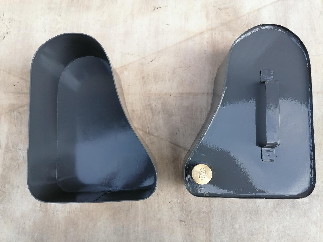 Nourrice et boite à outils CITROEN 2CV LesAnciennes.com