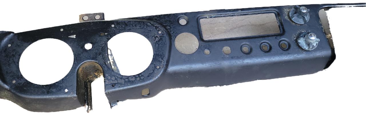 TABLEAU DE BORD METAL MG MGB B GT LesAnciennes.com