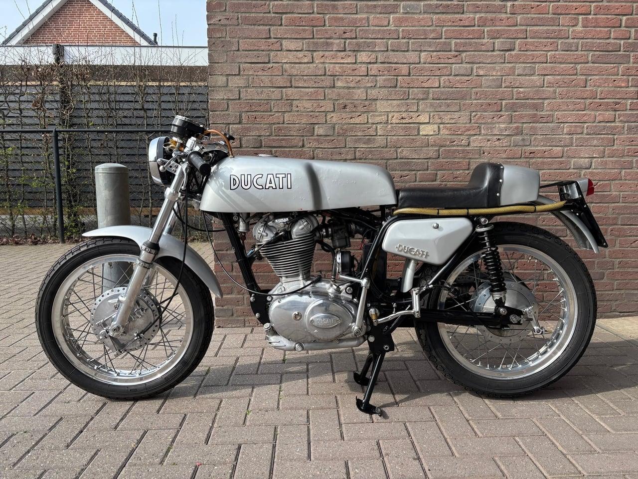 1975 Ducati 350 Mk3 LesAnciennes.com