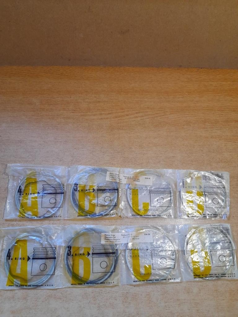 Jeu de segments Panhard PL17 LesAnciennes.com