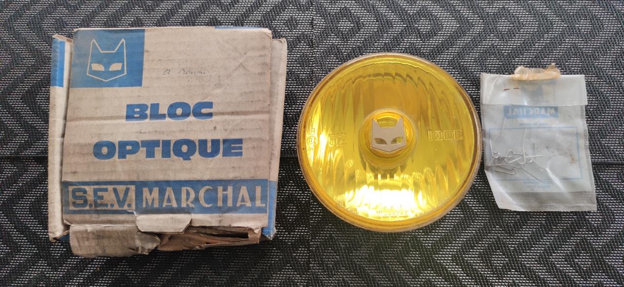 Phare longue portée SIMCA Chrysler 180 2 litres LesAnciennes.com