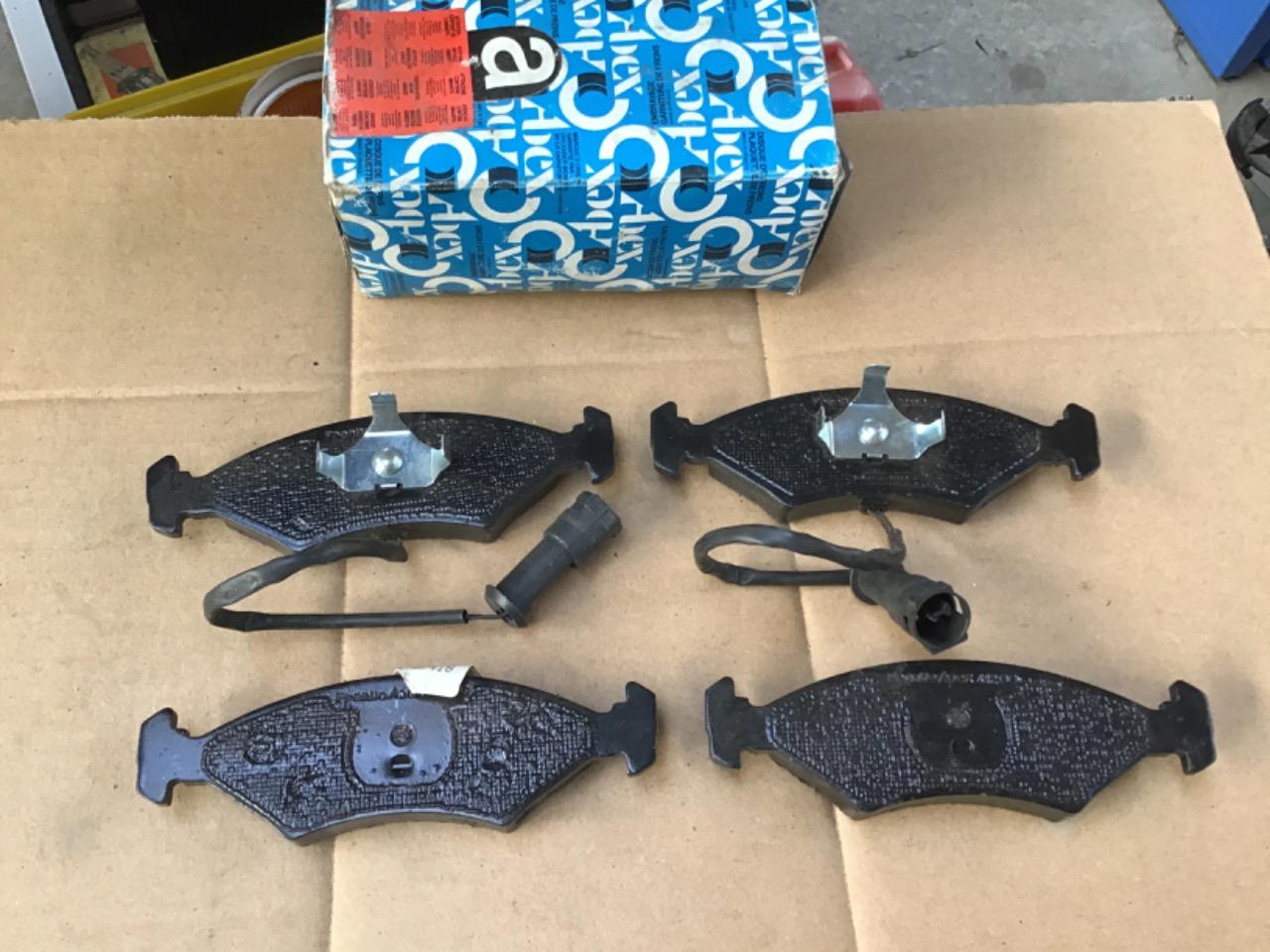 PLAQUETTES DE FREINS FORD ESCORT FIESTA SIERRA LesAnciennes.com