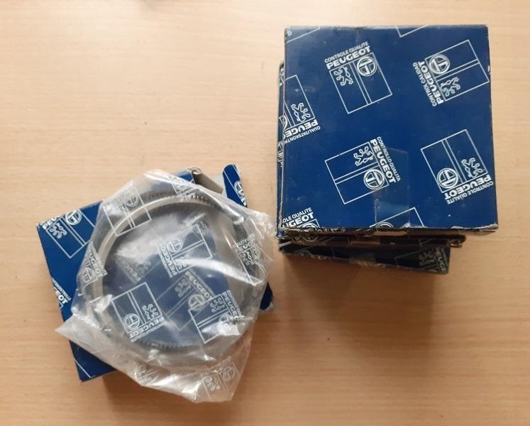 Segments PEUGEOT 504 Diesel LesAnciennes.com