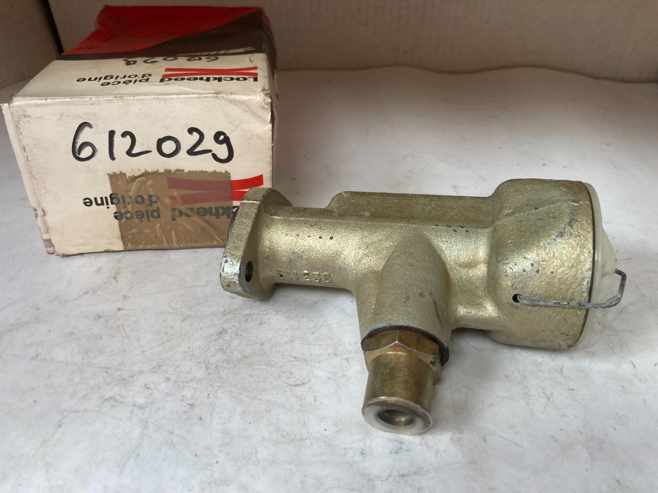 Emetteur neuf PEUGEOT 404 LesAnciennes.com