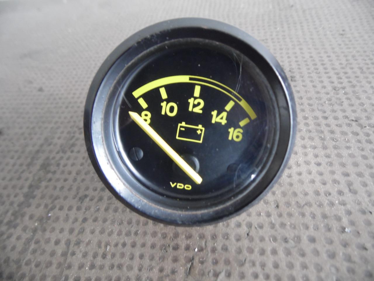 VOLTMETRE 94464111900 PORSCHE 944-1 LesAnciennes.com