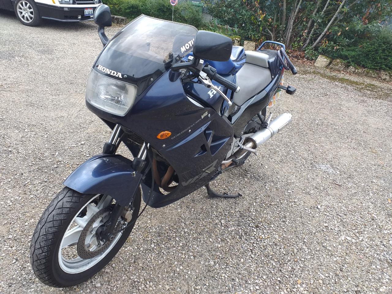 HONDA VFR 750 F - 1986 LesAnciennes.com
