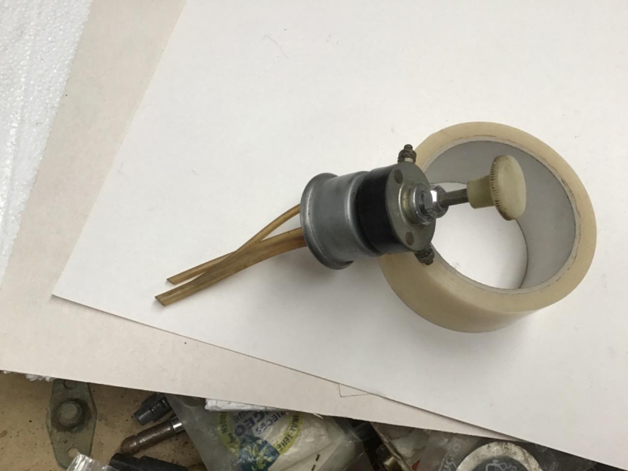 POMPE LAVE GLACE AVEC BOUTON INTERRUPTEUR LesAnciennes.com