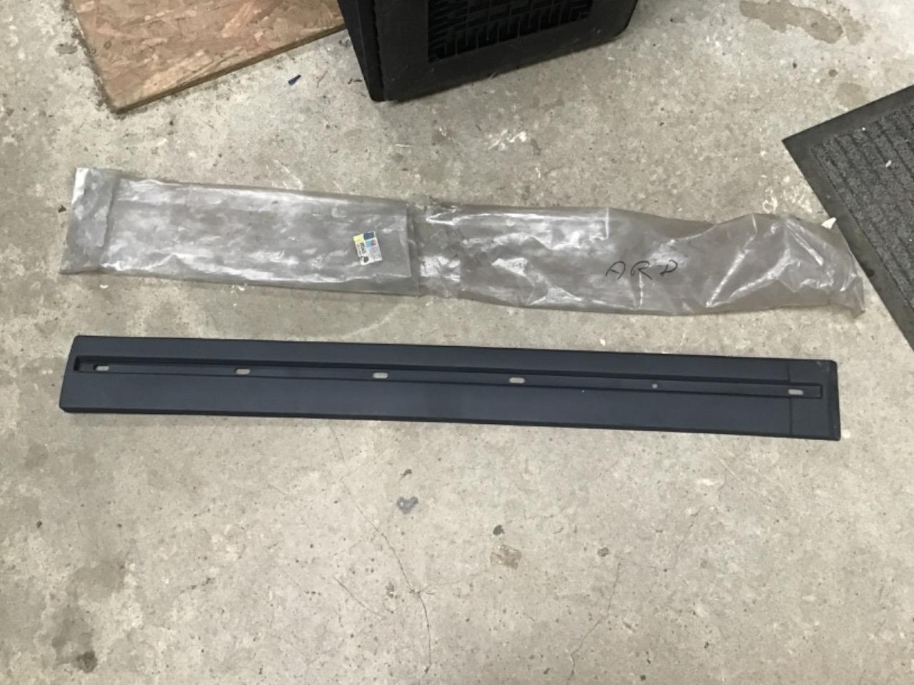 MOULURE NEUVE PORTE PEUGEOT 405 LesAnciennes.com