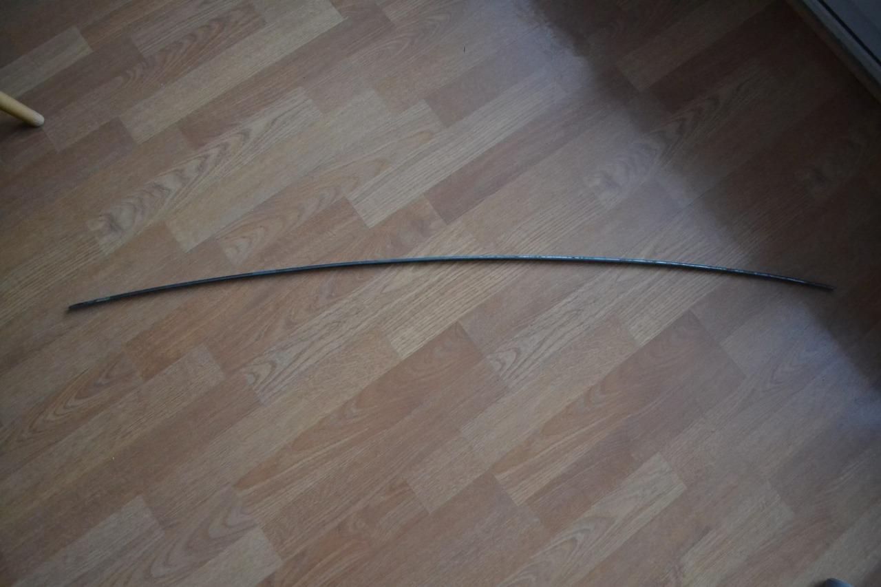 Baguette de coffre PEUGEOT 204 Berline LesAnciennes.com