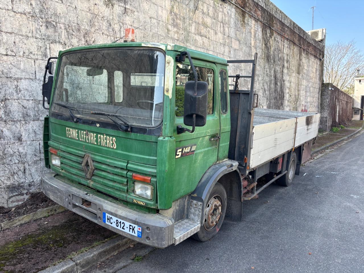 RENAULT Midliner 140 Plateau ridelle - 1992 LesAnciennes.com