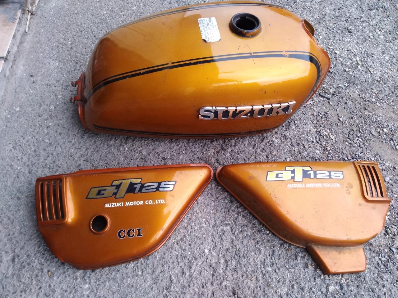 Caoutchoucs de réservoir pour Suzuki 125 DR - SF44A main image 1