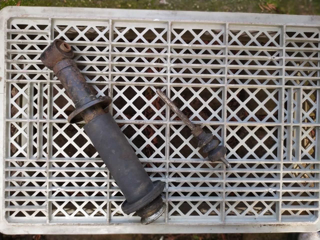 Amortisseur Avant Vespa 400 LesAnciennes.com