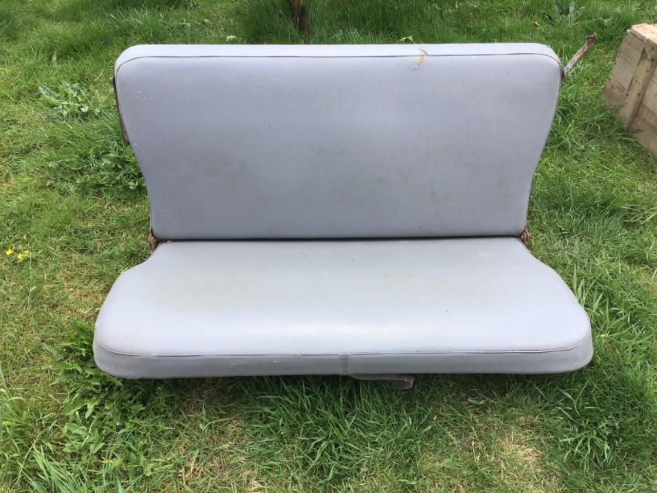 BANQUETTE ARRIÈRE RENAULT 4 (R4) . LesAnciennes.com