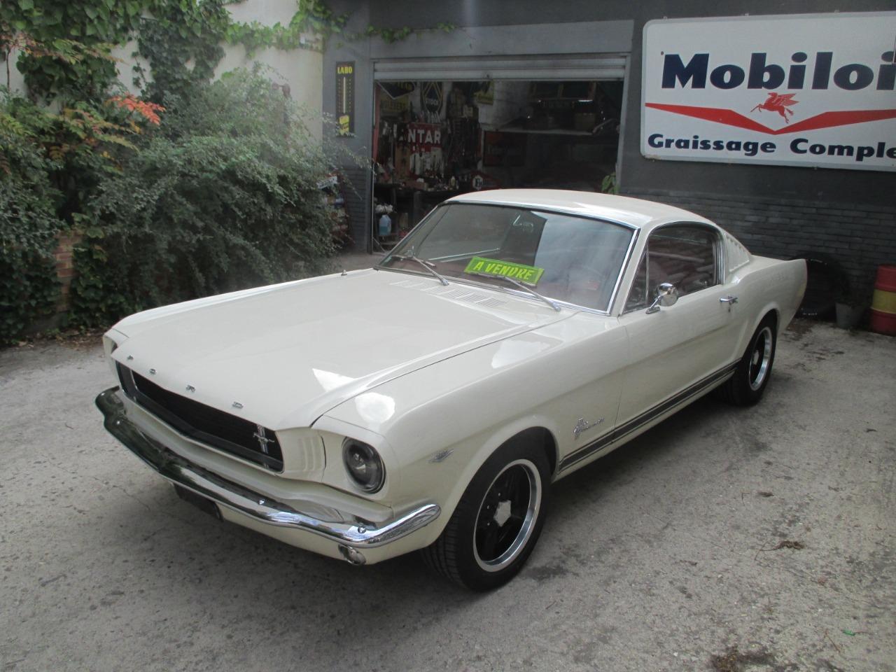 FORD Mustang FASTBACK 289 - V8 - 1966 LesAnciennes.com
