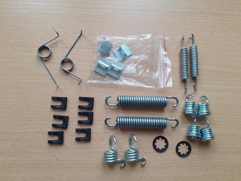 Ressorts de frein PEUGEOT 304 LesAnciennes.com