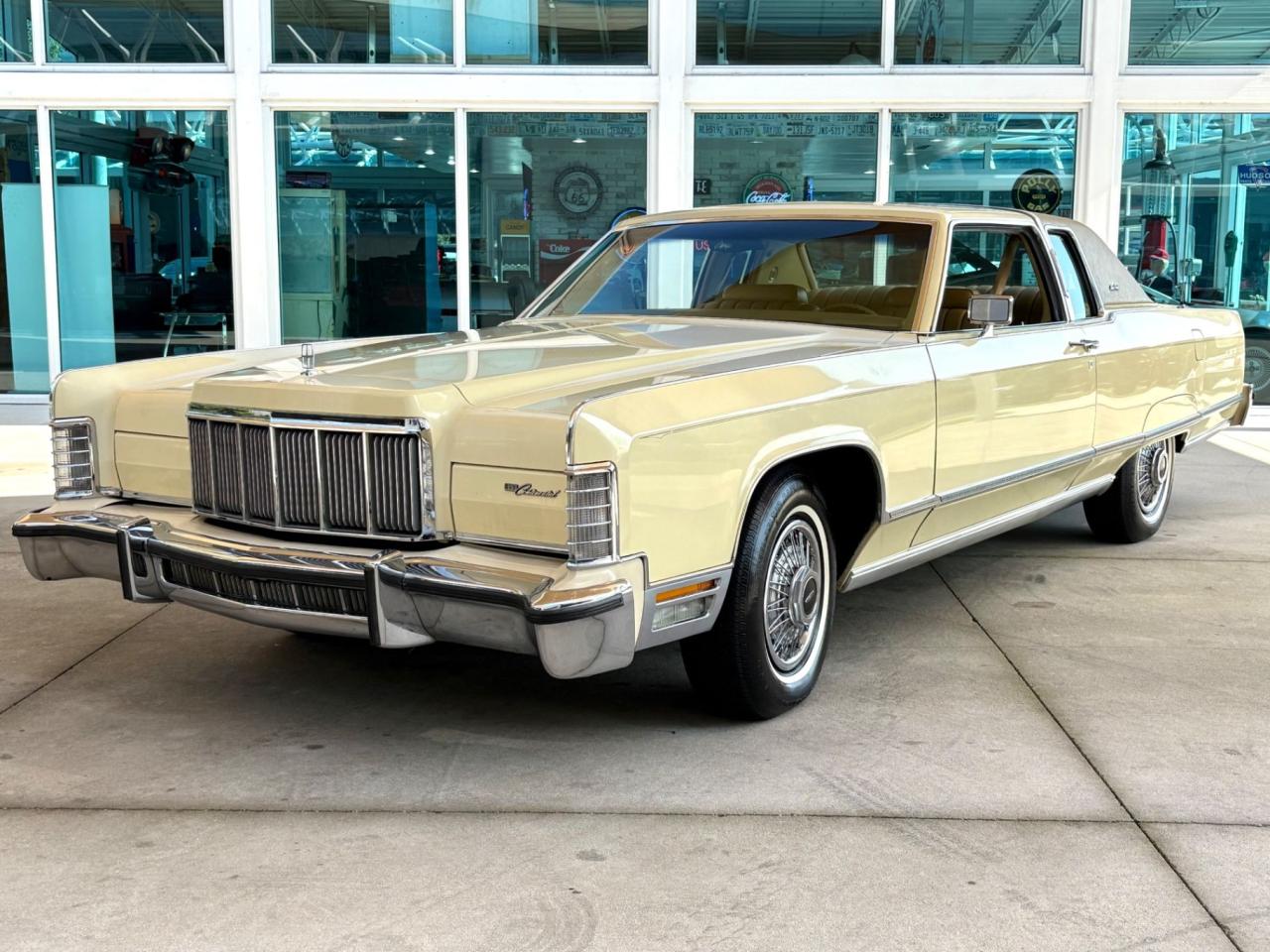 1976 Lincoln Continental Town Coupe LesAnciennes.com