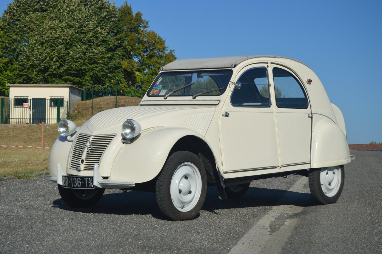 1955 Citroën 2CV AZ "MALLE BOMBÉE" LesAnciennes.com