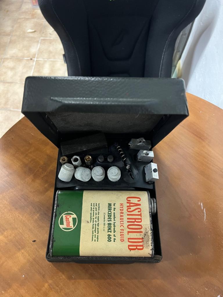 Boite MERCEDES 600 Pullmann LesAnciennes.com