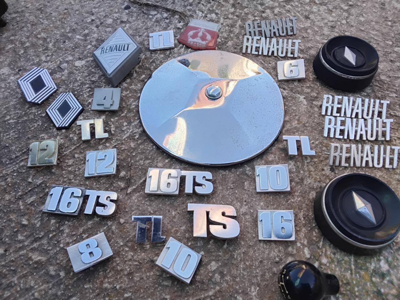 Insignes RENAULT R8 LesAnciennes.com