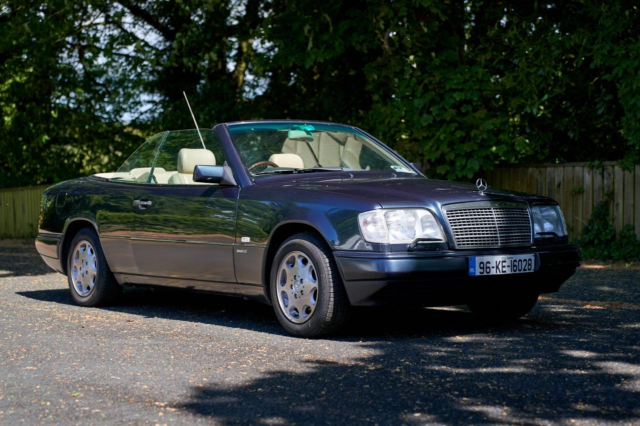 1996 Mercedes-Benz E320 Sportline Cabriolet W124 LesAnciennes.com