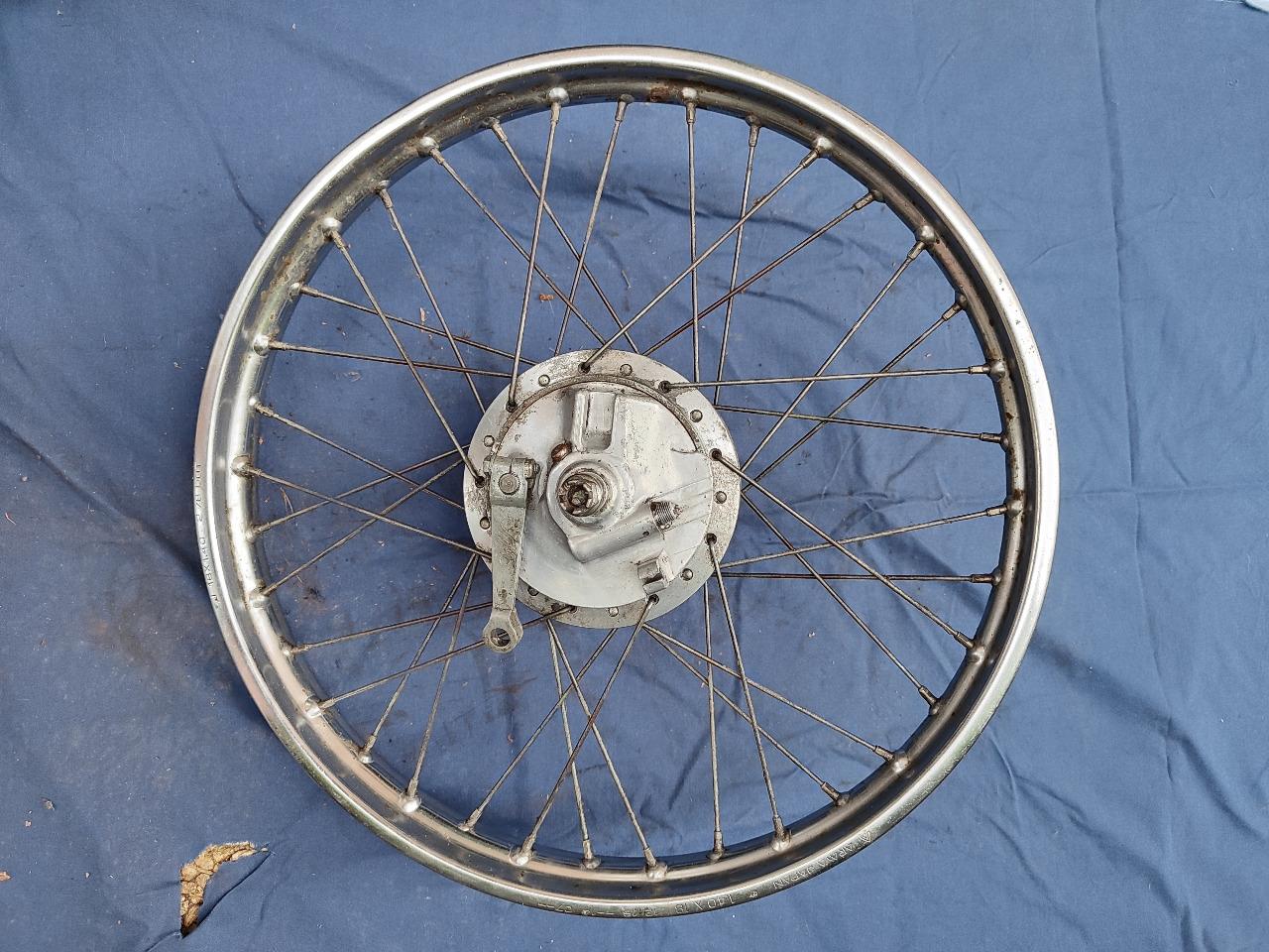 Roue Avant HONDA CB 125 S CBS complète LesAnciennes.com