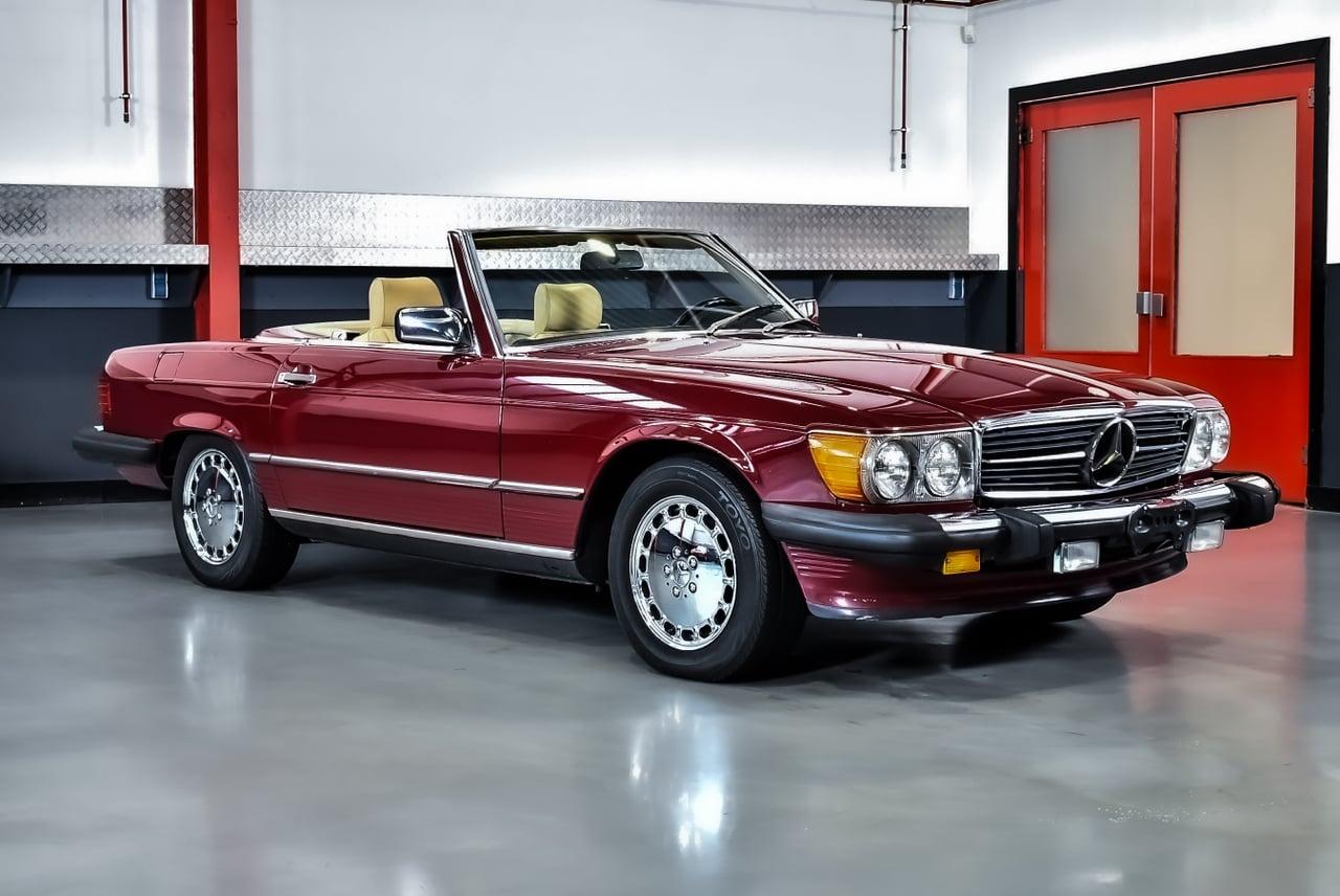 1988 Mercedes-Benz R107 560SL Convertible 5,6L V8 LesAnciennes.com