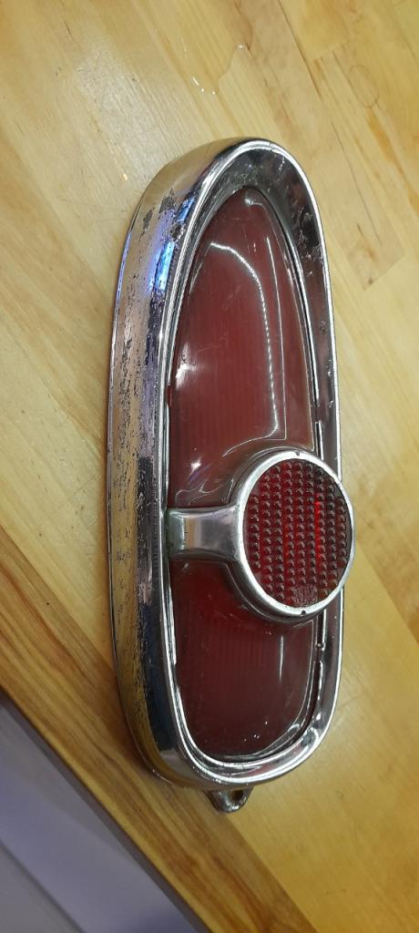 Feu arrière Simca Aronde 90 A LesAnciennes.com